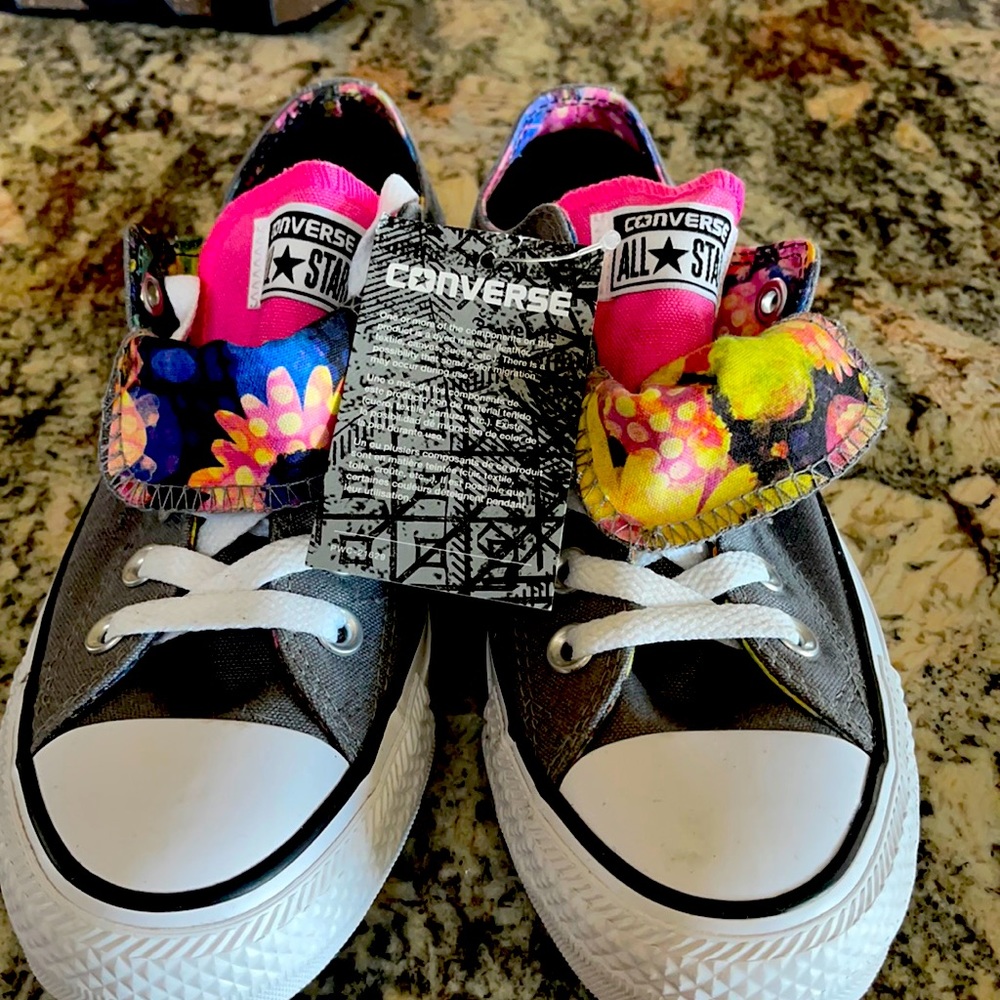Converse women’s size 7 sneakers